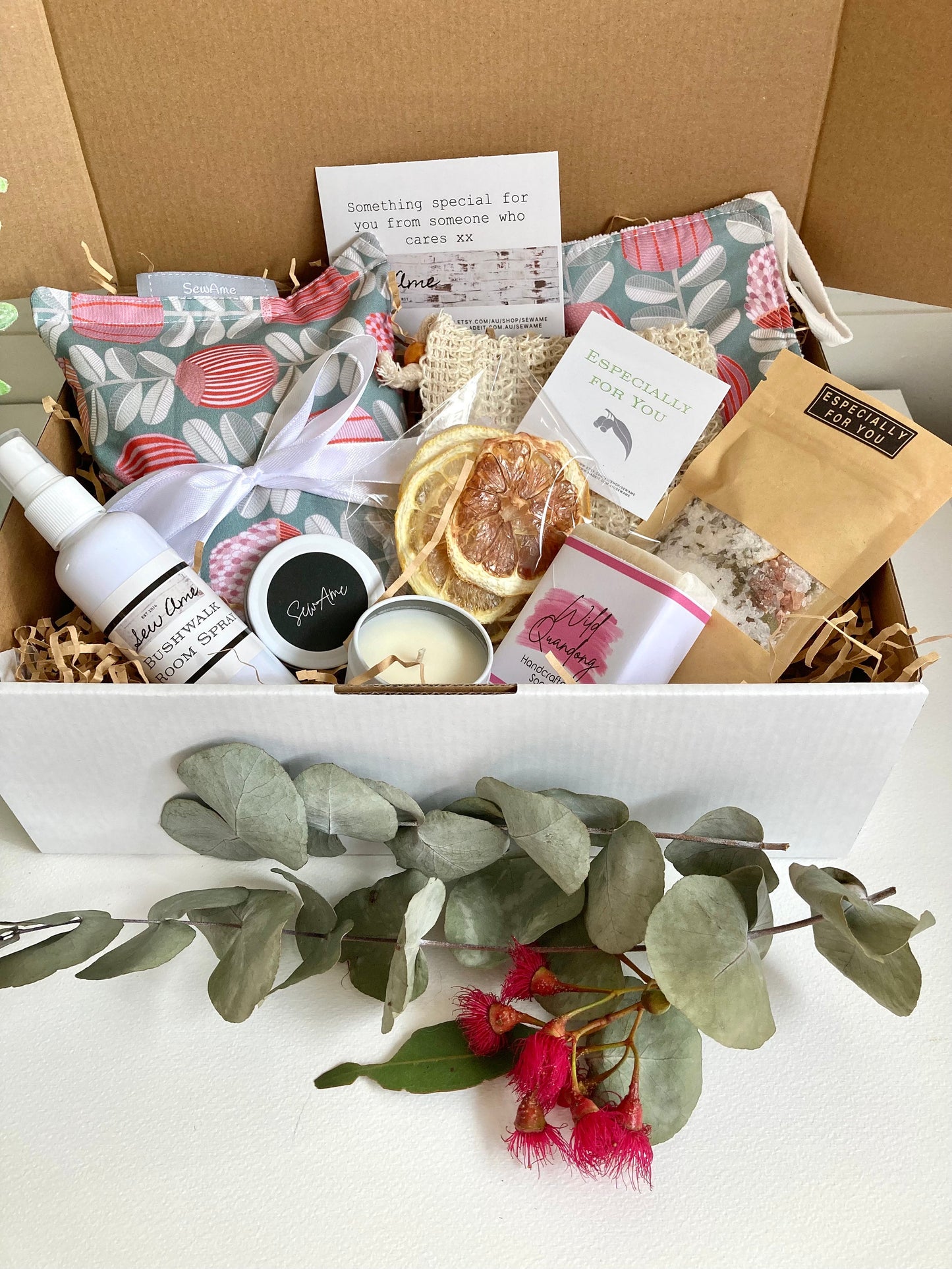 Personalised Hamper for Her,Beauty Pamper Hamper for Mum, Spa and Care Pack in Native Australian Flowers Fabric