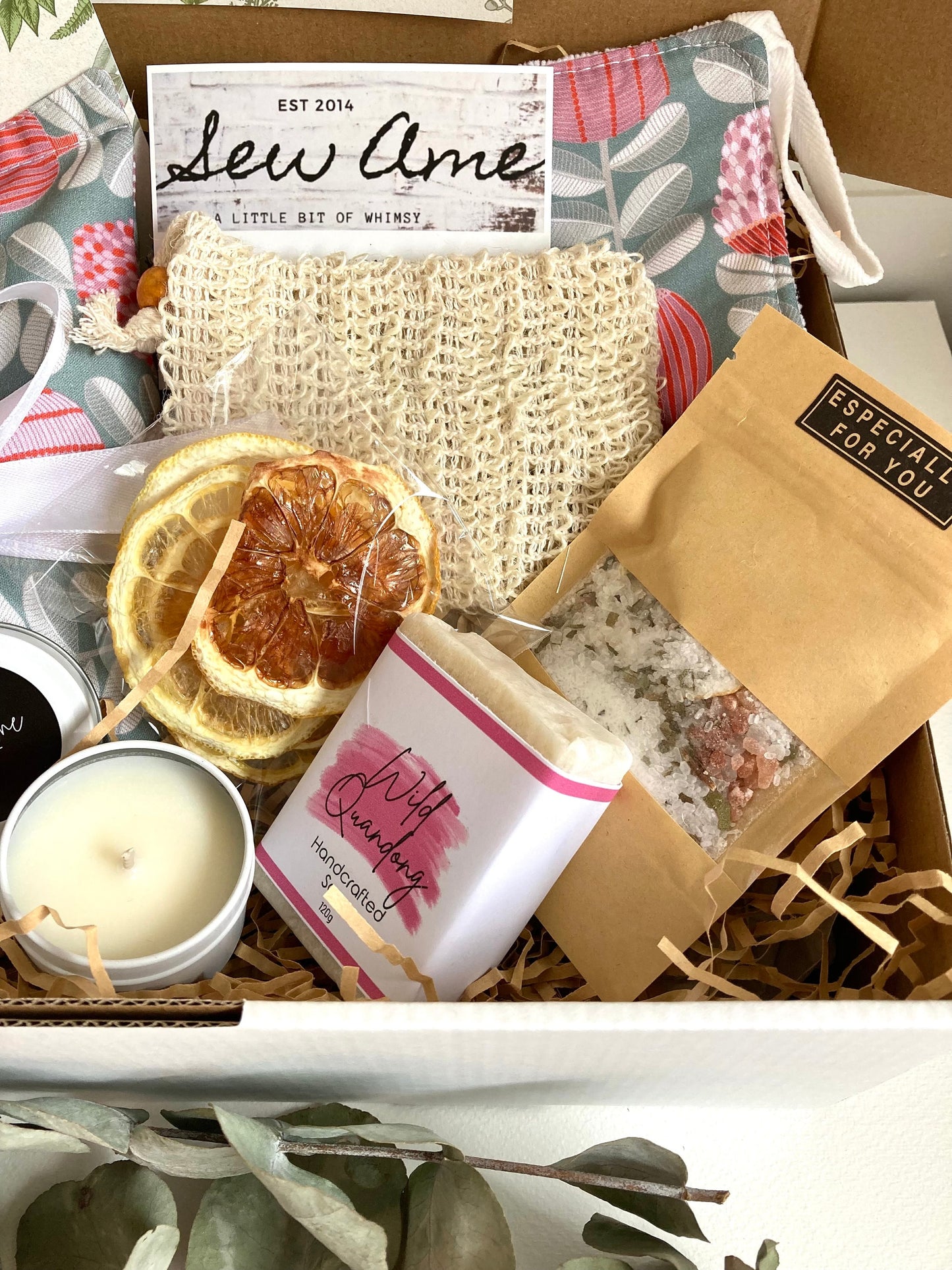 Personalised Hamper for Her,Beauty Pamper Hamper for Mum, Spa and Care Pack in Native Australian Flowers Fabric