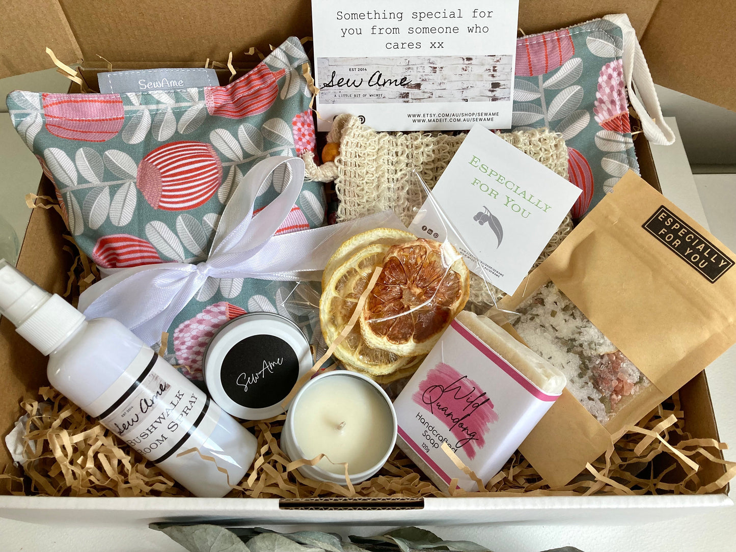 Personalised Hamper for Her,Beauty Pamper Hamper for Mum, Spa and Care Pack in Native Australian Flowers Fabric